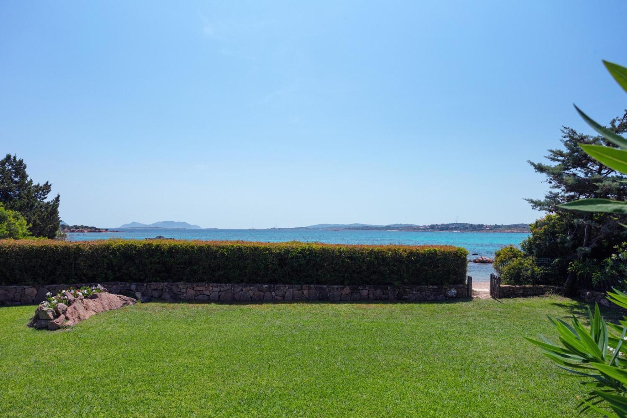 Baia Dorata Beach Apartment Porto Istana Exteriör bild
