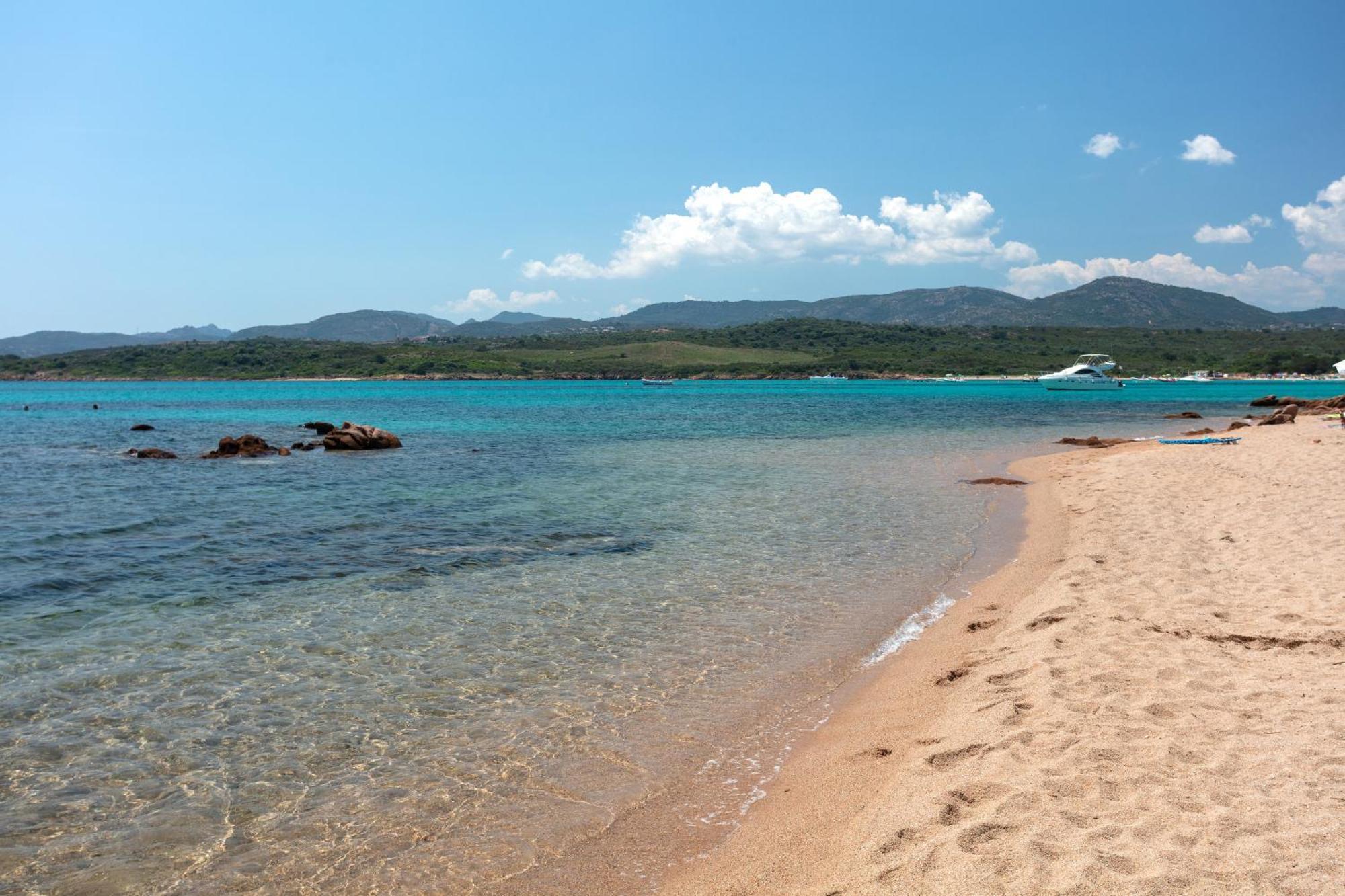 Baia Dorata Beach Apartment Porto Istana Exteriör bild