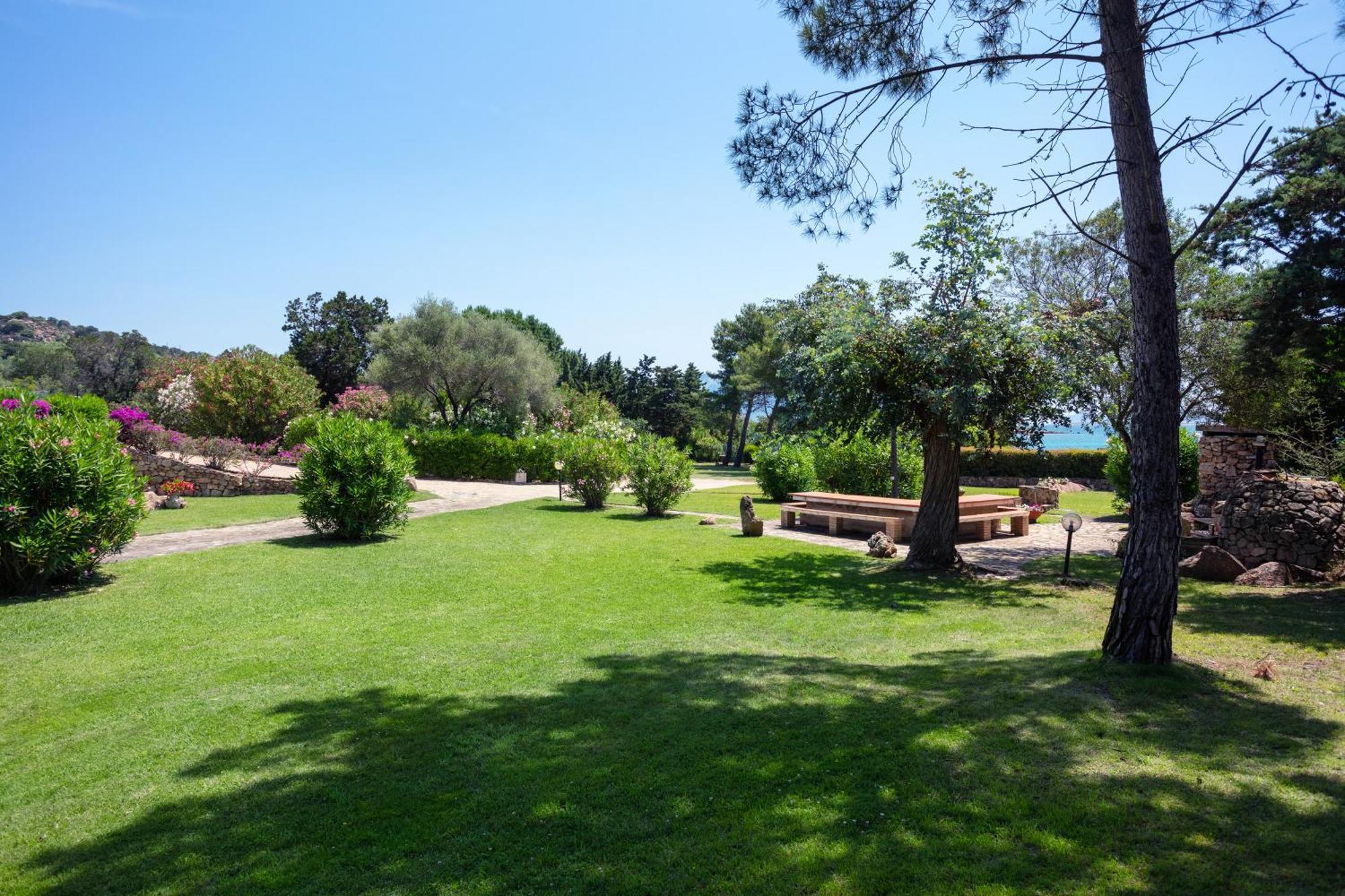 Baia Dorata Beach Apartment Porto Istana Exteriör bild