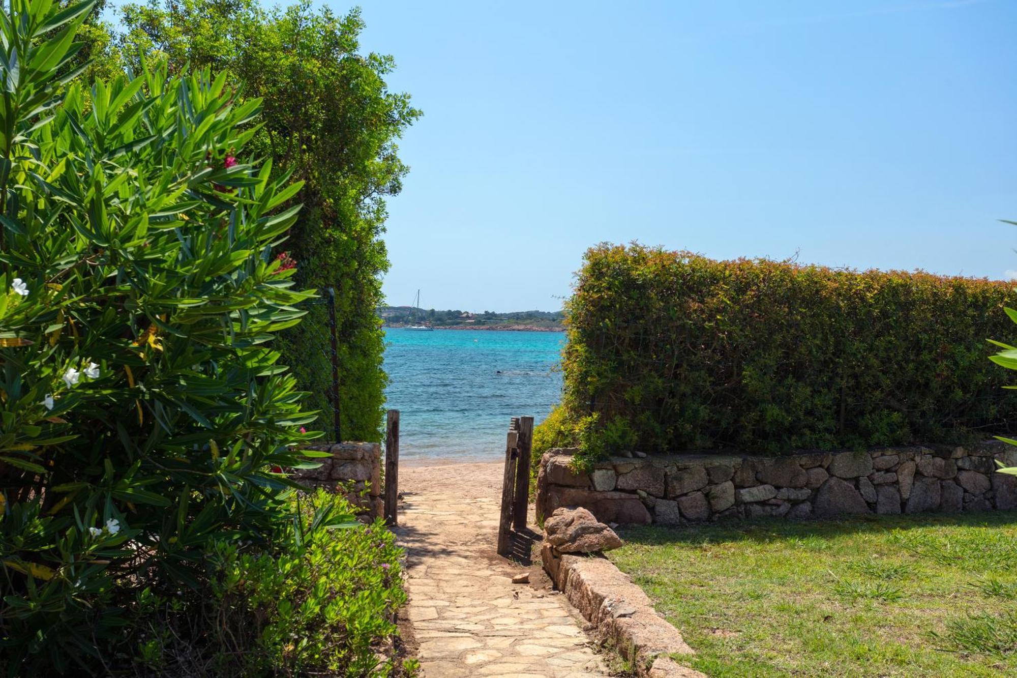 Baia Dorata Beach Apartment Porto Istana Exteriör bild